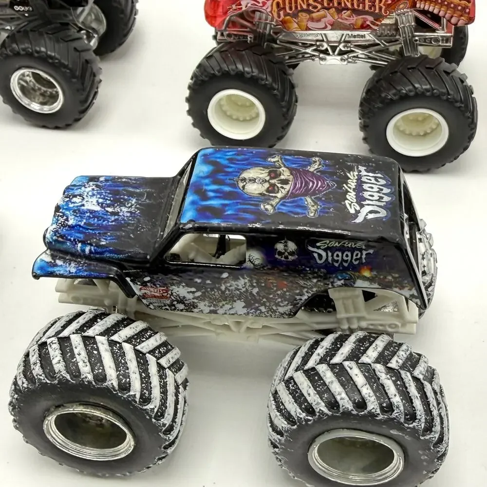 Lot of 9 Hot Wheels Monster Jam Monster Trucks Grave Digger Medusa 1:64 Die Cast